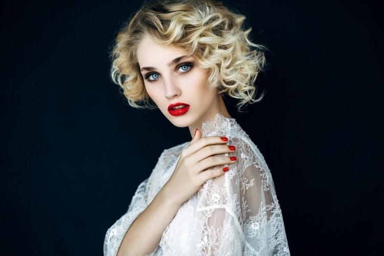 Прически на Новый год 2021 на короткие волосы (20 фото)