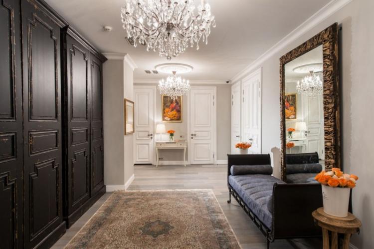 Дизайн прихожей в классическом стиле - фото реальных интерьеров