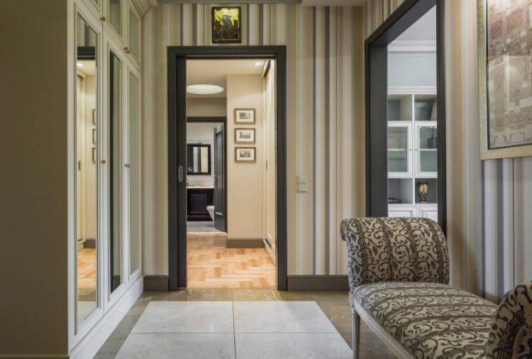 Дизайн прихожей в классическом стиле - фото реальных интерьеров
