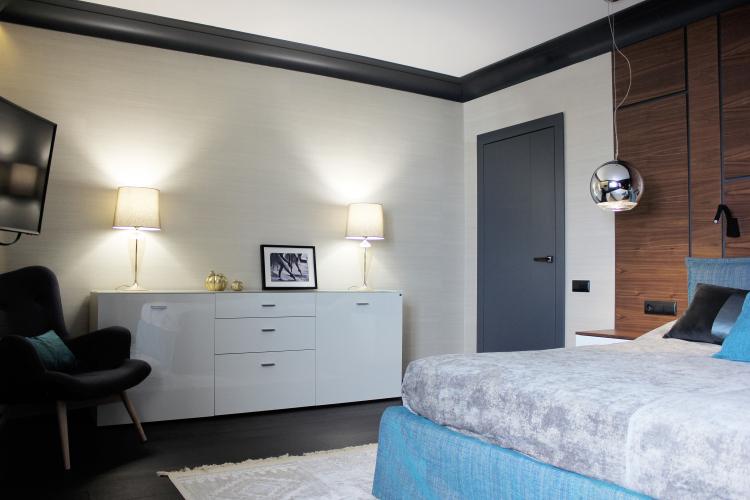 Проект спальни «Черный, дерево и бирюза» - дизайн интерьера