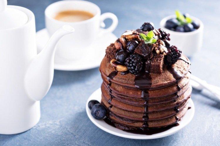 Пышные шоколадные панкейки на молоке - рецепты