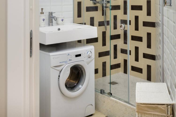 Раковина над стиральной машиной - фото