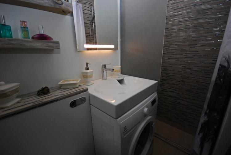Раковина над стиральной машиной - фото