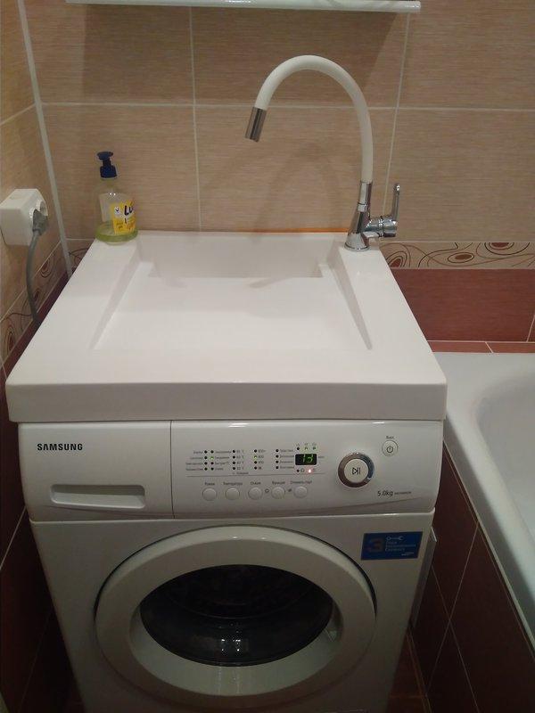 Раковина над стиральной машиной - фото