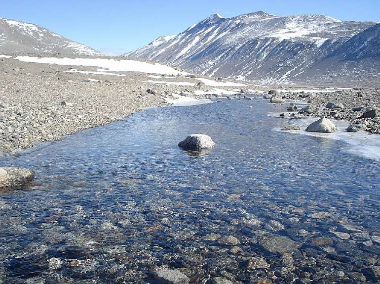 Антарктида: холодный континент и его уникальная река