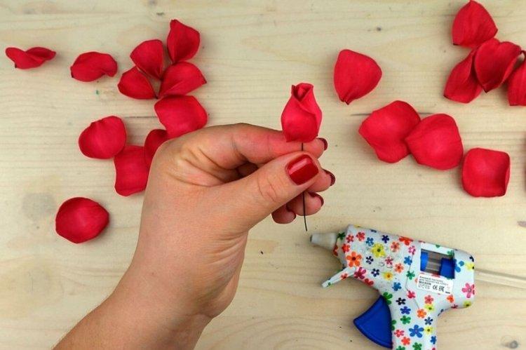 Роза из отдельных лепестков - роза из фоамирана своими руками