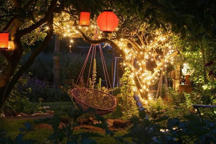 Необычные идеи садовых беседок