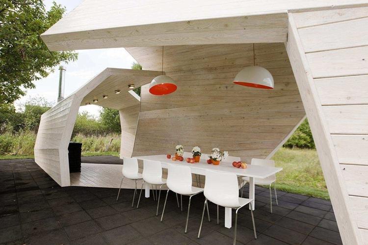 Необычные идеи садовых беседок