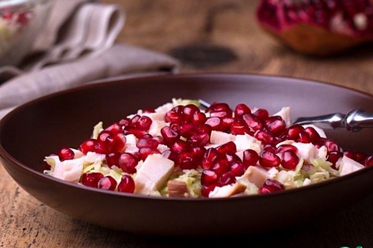 Салат из свежей капусты с гранатом - рецепты