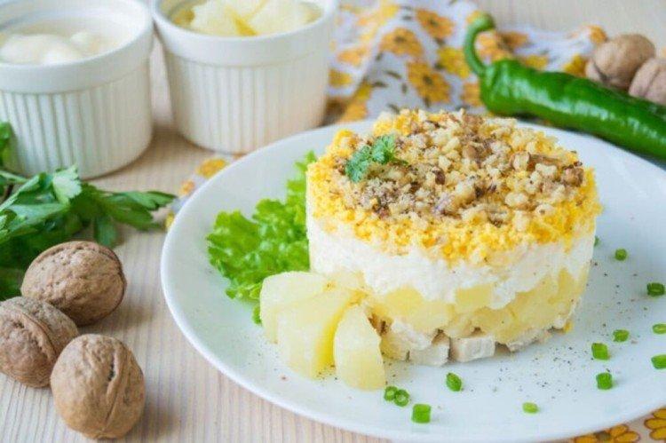 Салат с курицей и ананасом Сочный - рецепты