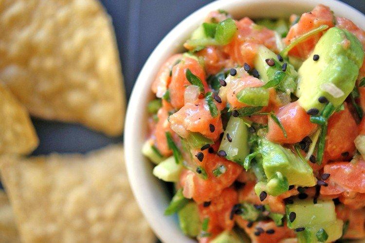 Салат с сёмгой и авокадо без майонеза на праздничный стол - рецепты