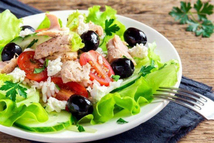Салат с сыром фета и тунцом без майонеза на праздничный стол - рецепты