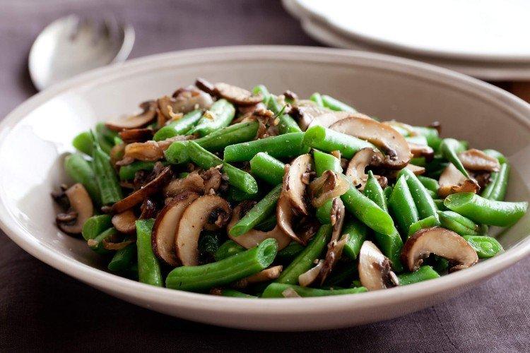 «Крымский» салат без майонеза на праздничный стол - рецепты