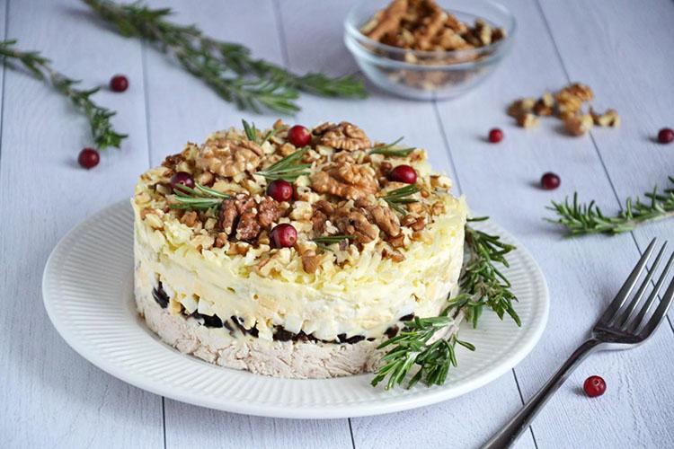 20 простых и самых вкусных салатов с черносливом
