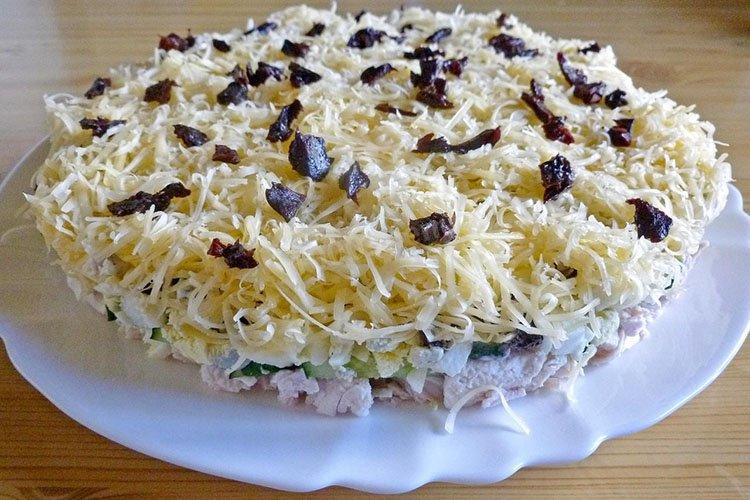Салат с черносливом «Венеция» - рецепты