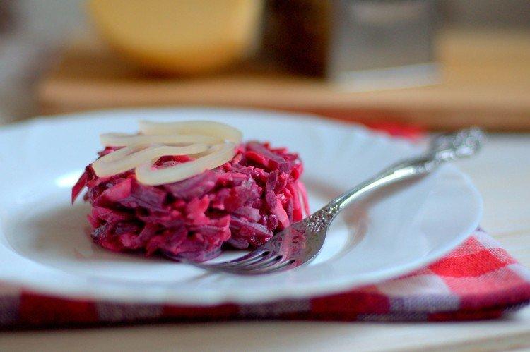 Салат с кальмарами и свеклой - рецепты