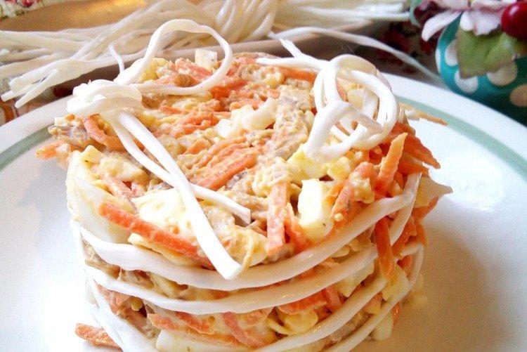 Салат с корейской морковью и сулугуни - рецепты