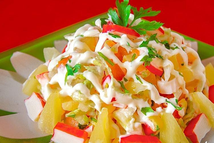 Салат с крабовыми палочками кукурузой и ананасами - рецепты