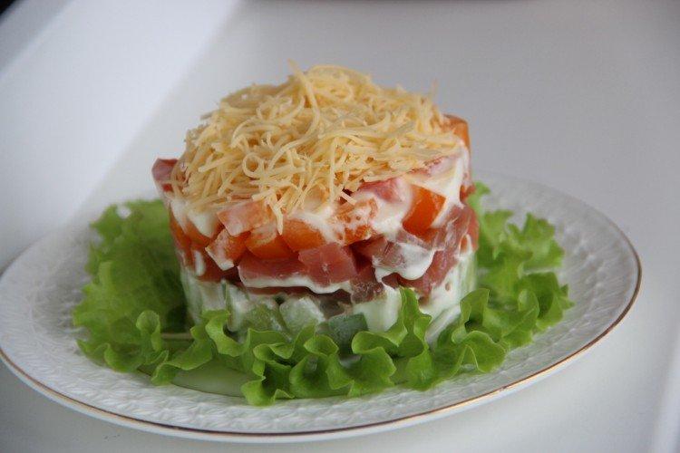 Салат с красной рыбой и морковью - рецепты