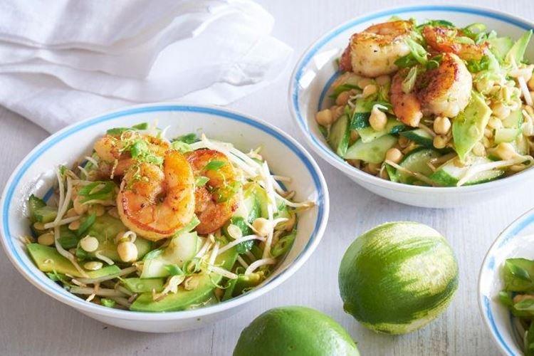 Салат с креветками, кальмарами и ростками - рецепты