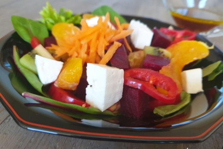 Салат со свеклой, киви и фетой - рецепты