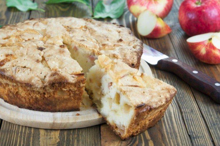 Шарлотка на сметане в духовке - рецепты