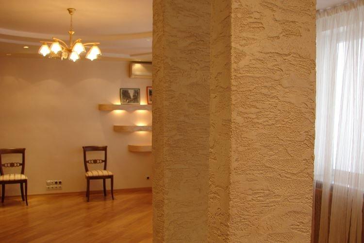 Штукатурка короед в интерьере - фото и идеи