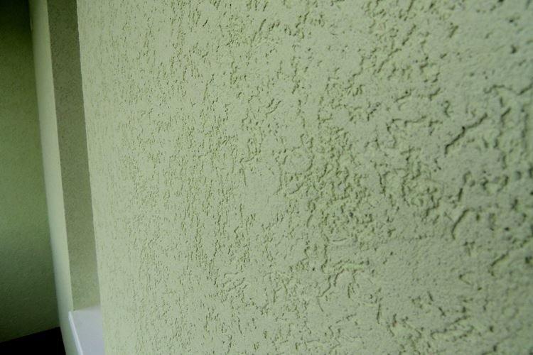 Штукатурка короед в интерьере - фото и идеи