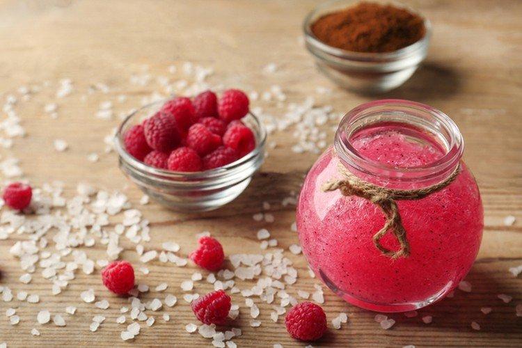 Массажный скраб для кожи головы с фруктовыми косточками в домашних условиях