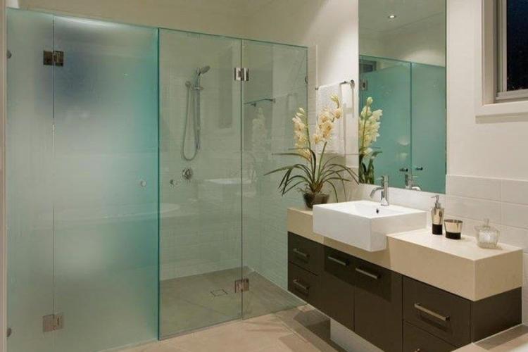 Стеклянные перегородки в ванной комнате - Дизайн интерьера