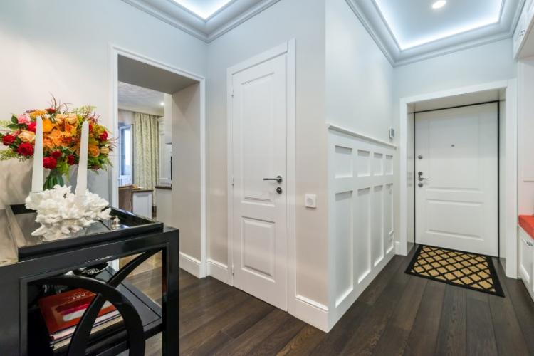 Прихожая в стиле неоклассика - дизайн интерьера фото