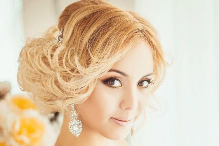 Завитки наружу - Свадебные прически на короткие волосы