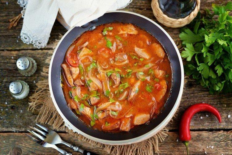 Свинина в томате на сковороде - рецепты