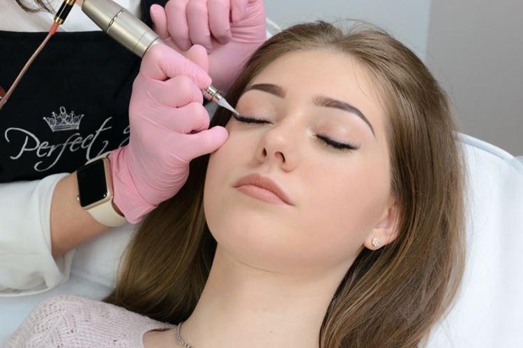 Сколько держится татуаж глаз