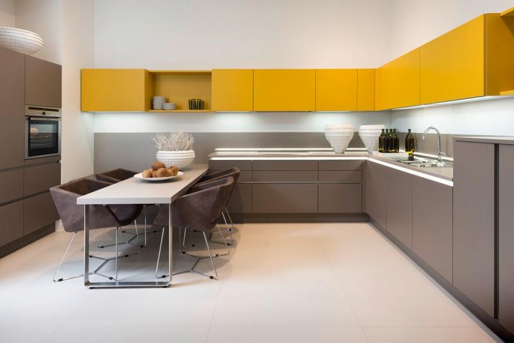 Угловые кухни - фото реальных интерьеров