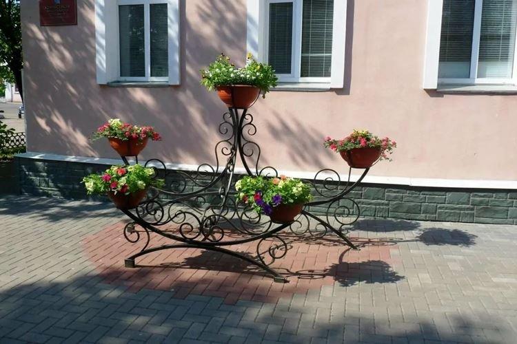 Металлические вазоны - Уличные вазоны для цветов