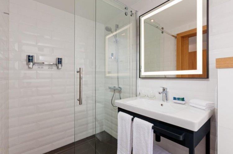 Освещение - Дизайн ванной комнаты в скандинавском стиле