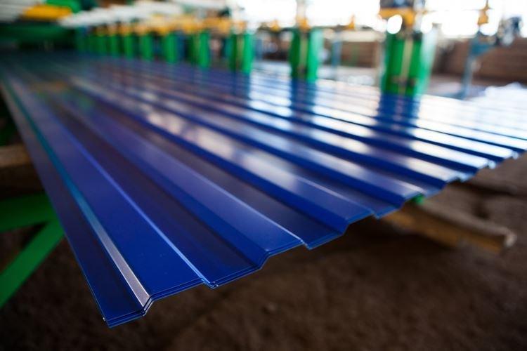 Преимущества и недостатки ворот из профнастила