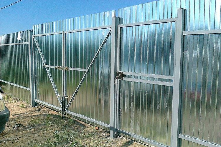 Укрепление каркаса - Ворота из профнастила своими руками