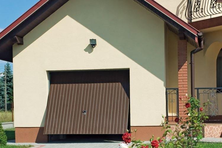 Подъемно-поворотные ворота из профнастила своими руками - фото и идеи