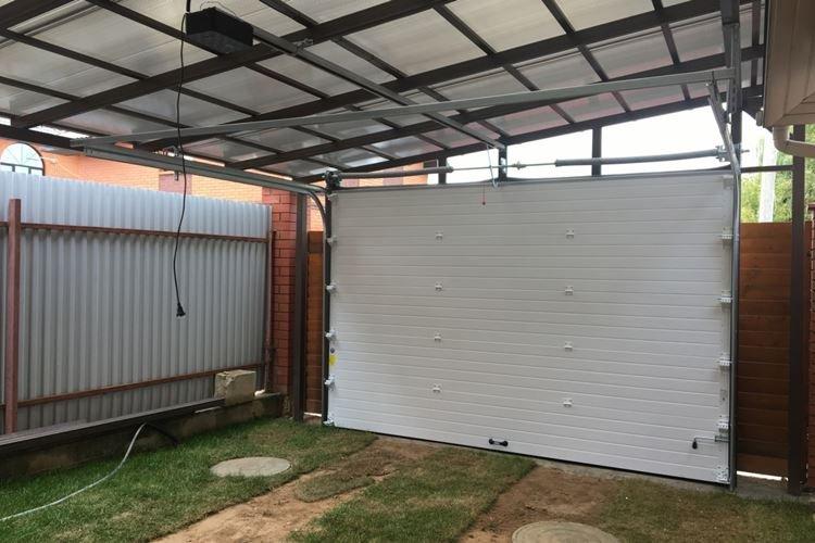 Подъемно-поворотные ворота из профнастила своими руками - фото и идеи