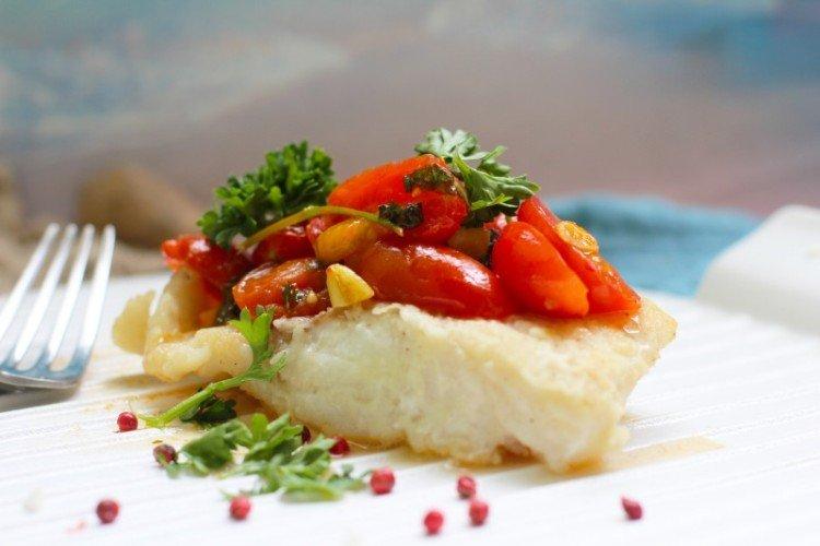 Треска с помидорами - Вторые блюда на каждый день рецепты