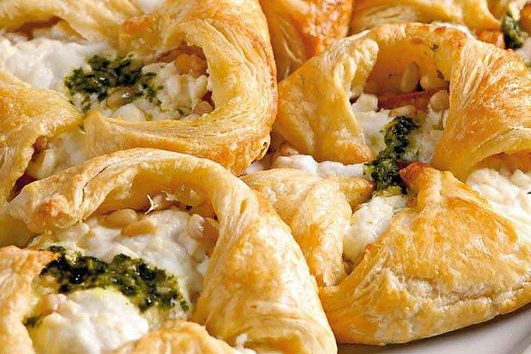 Слойки с кальмарами - Выпечка из слоеного теста рецепты