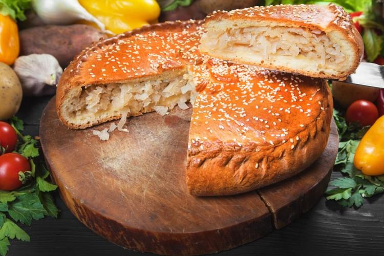 Заливной пирог с капустой: 8 вкусных рецептов на скорую руку