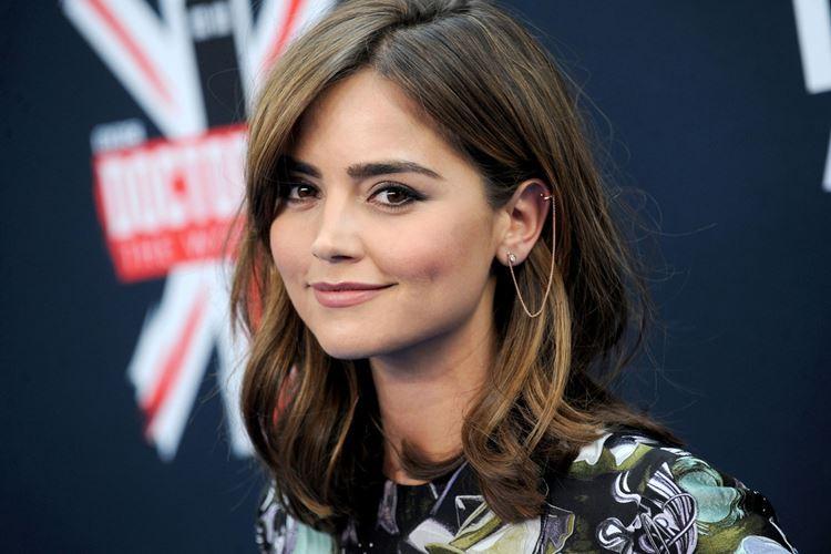 Модные женские стрижки 2020 на средние волосы с челкой