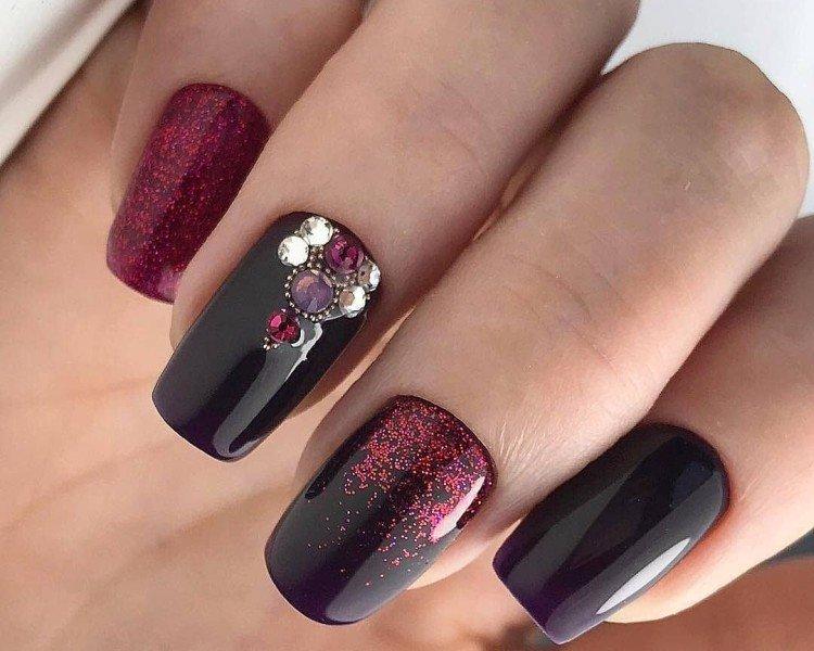 Темный зимний маникюр 2020-2021
