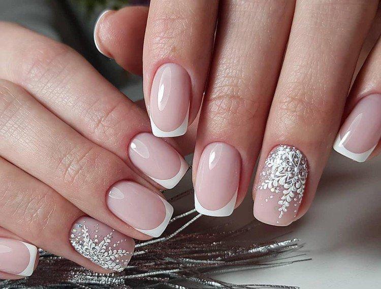 Зимний французский маникюр 2020-2021