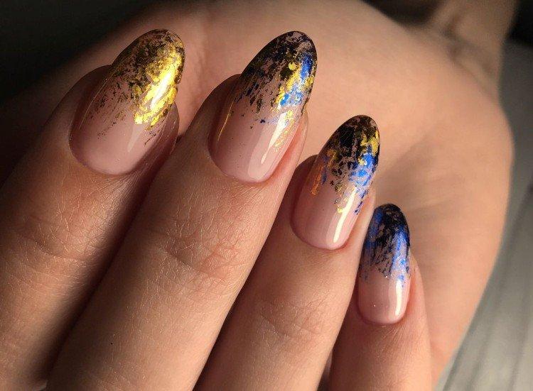 Зимний маникюр с фольгой 2020-2021