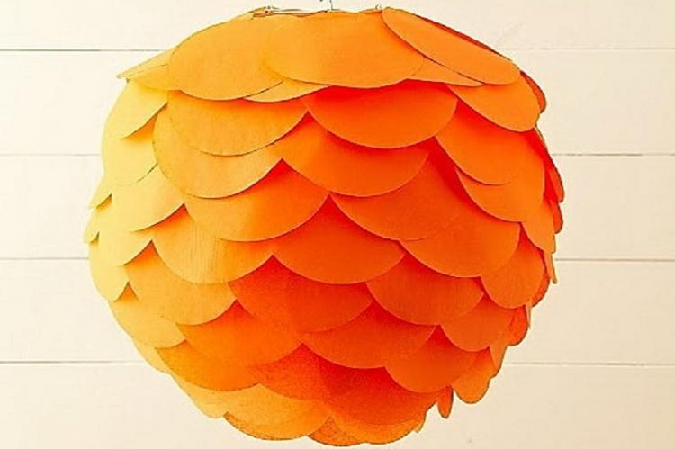 Пышные шарики - Плафон для люстры своими руками